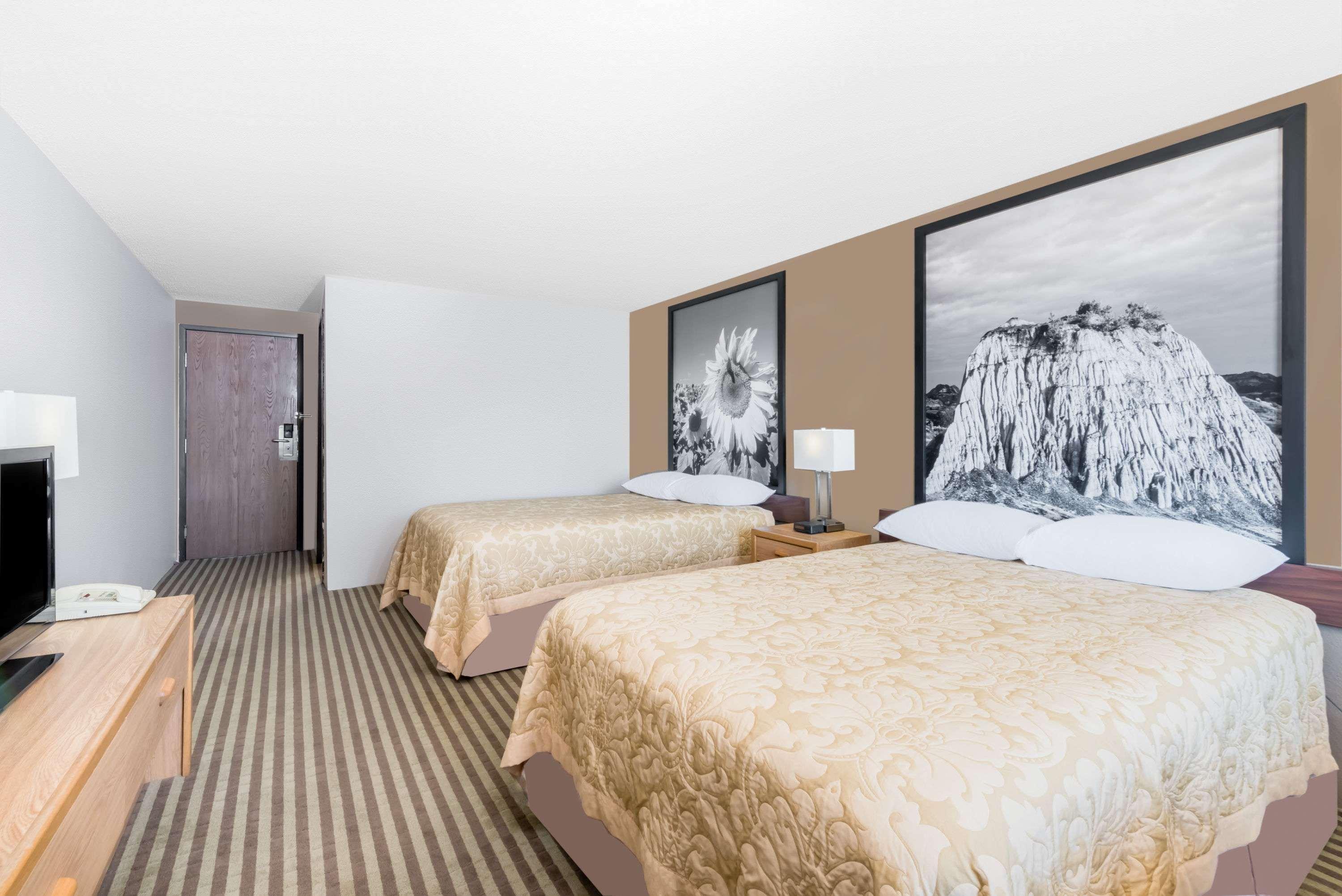 Super 8 By Wyndham Bowman Hotel Екстериор снимка