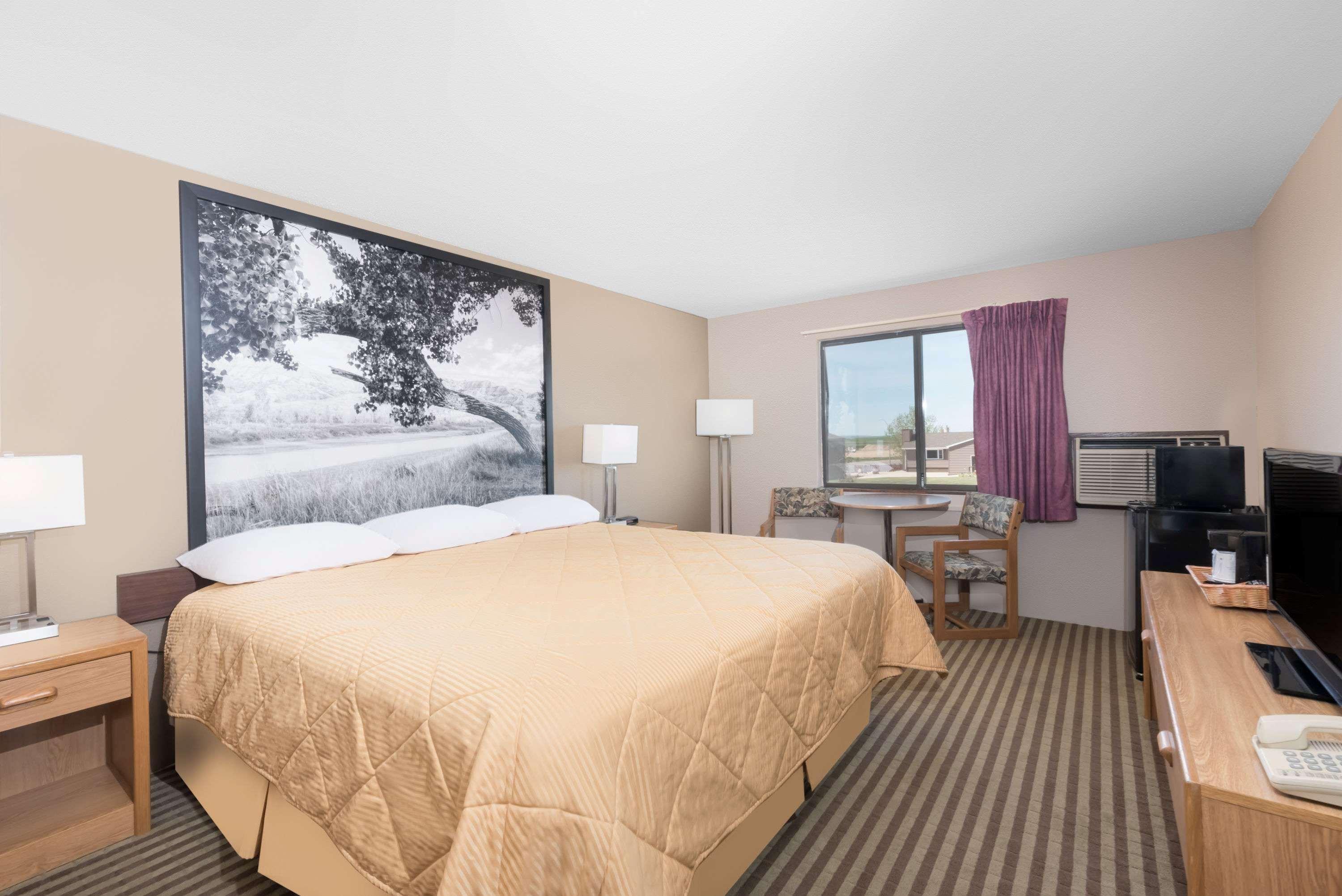 Super 8 By Wyndham Bowman Hotel Екстериор снимка